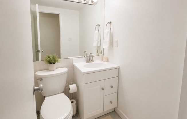 2 beds, 1 bath, 850 sqft, $2,675, Unit T37