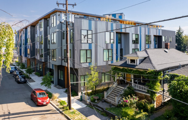 Studio, 1 bath, 303 sqft, $1,199, Unit 217