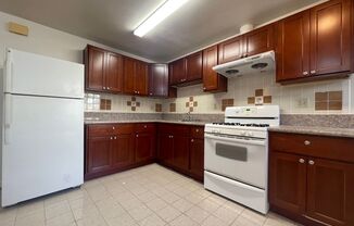 4 beds, 2 baths, $2,750, Unit Apt 3