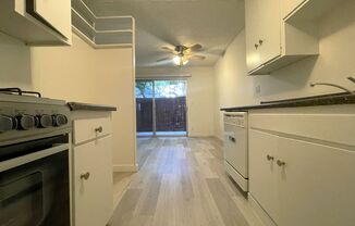 2 beds, 1 bath, 800 sqft, $2,050, Unit Unit 02