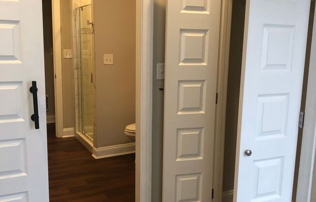 Beautiful 2 full bathroom (2)1/2 bathroom 2 bedroom townhouse in Baltimore City