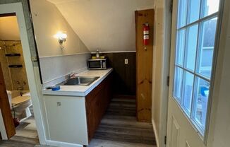 1 bed, 1 bath, $975, Unit Apt 4