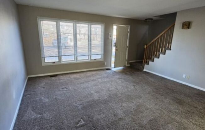 2 beds, 2 baths, $1,100, Unit 4020 Gannett Street #6