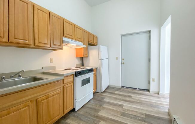 2 beds, 1 bath, 909 sqft, $1,750, Unit 102