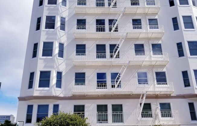 Studio, 1 bath, 450 sqft, $2,200, Unit 102