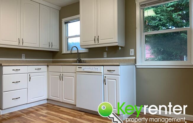 Centrally located Cozy Rambler in Tacoma!