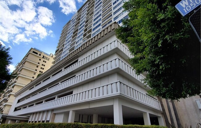 1 bed, 2 baths, 888 sqft, $4,995, Unit 2204