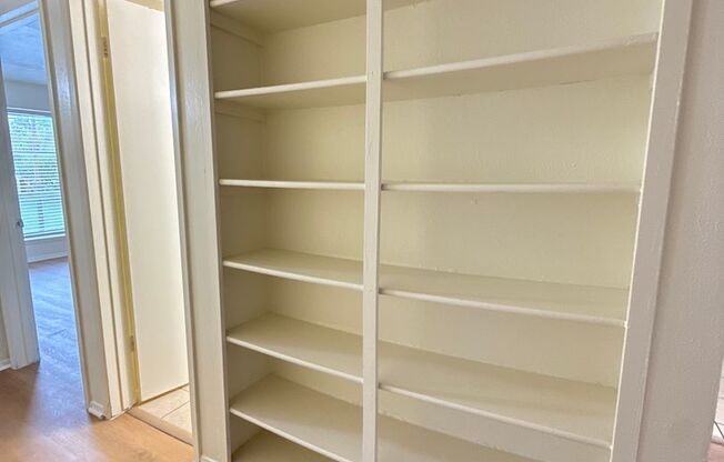 2 beds, 1 bath, 924 sqft, $1,875, Unit OPA-252