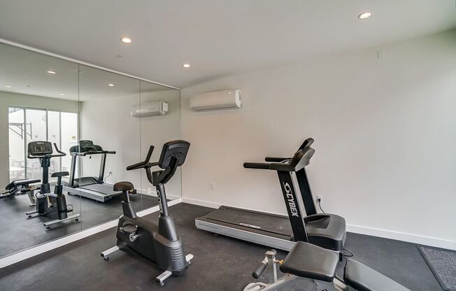 2 beds, 1 bath, 1,100 sqft, $2,700, Unit 407