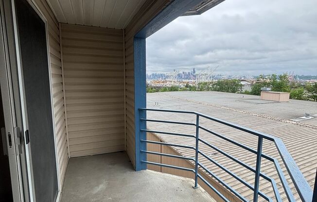 1 bed, 1 bath, 715 sqft, $2,045, Unit 307