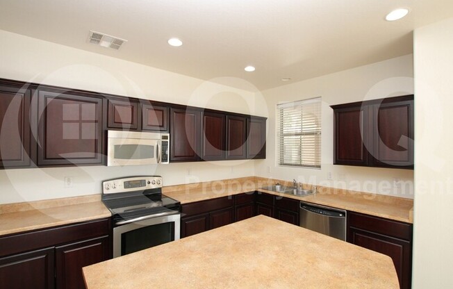 3813 E SANTA FE LN