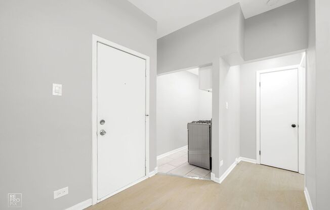 7715 S South Shore