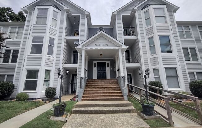 Move-in Ready Condo located in Rose Croft Community!