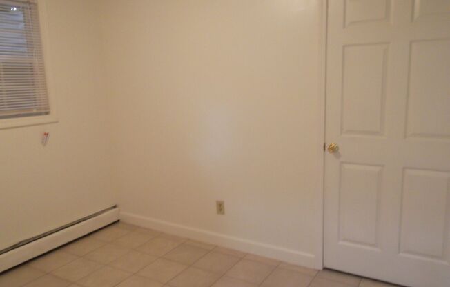 2 beds, 1 bath, 903 sqft, $1,240, Unit G-6