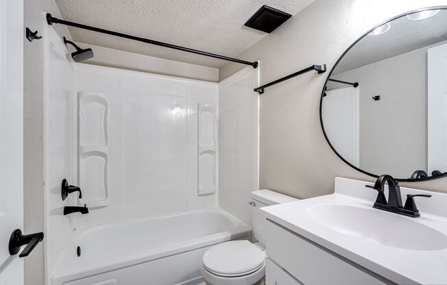 2 beds, 1 bath, 670 sqft, $1,199, Unit 2223 - 3C