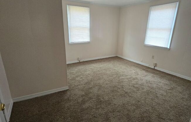 4 beds, 1 bath, $1,250