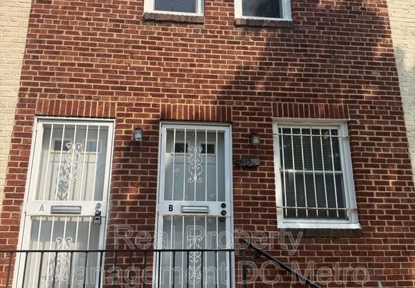 1924 E ST NE