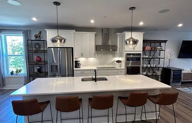 Stunning 3 Bed 2.5 Bath, Open Concept Townhouse