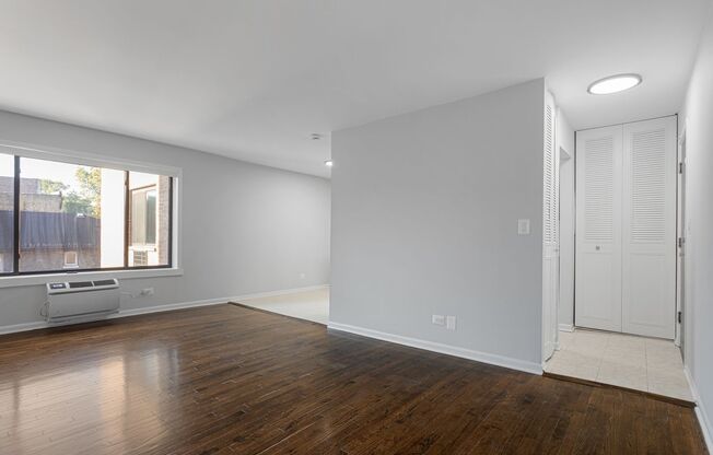 2 beds, 1.5 baths, 897 sqft, $2,100, Unit 202