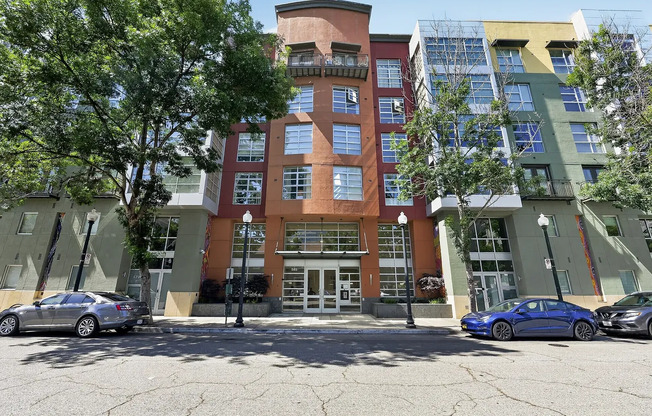 Prime Oakland 1-Bed Condo w/ Resort-Style Amenities & Utilities Included