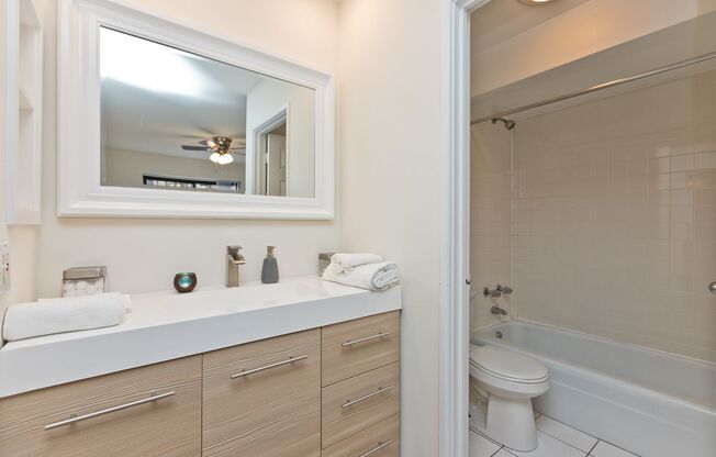 1 bed, 1 bath, $1,395, Unit 208