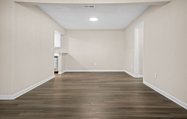 3 beds, 2 baths, 1,300 sqft, $1,399, Unit 118