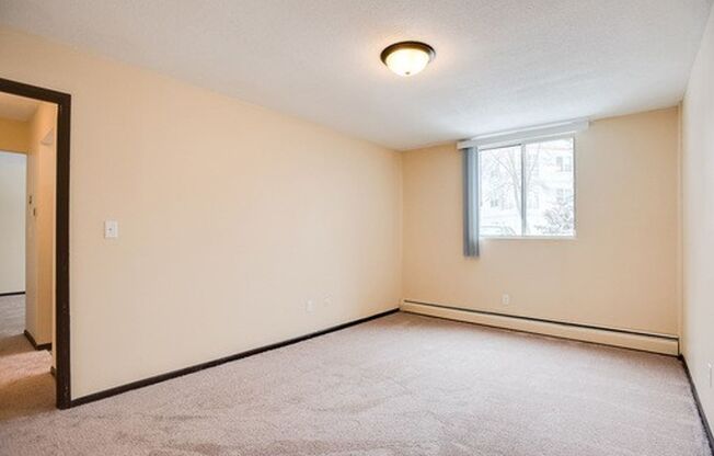 2 beds, 1 bath, 850 sqft, $1,025, Unit W 107