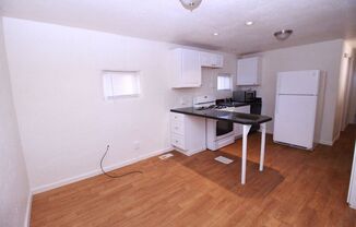 2 beds, 1 bath, $1,050, Unit 2406 W Vermijo Ave #3