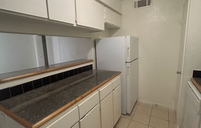 2 beds, 1 bath, 858 sqft, $1,655, Unit OPA-175