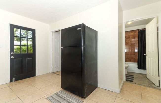 2 beds, 1 bath, $1,295