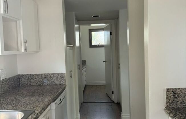 2 beds, 2 baths, $3,250, Unit 844 1/2