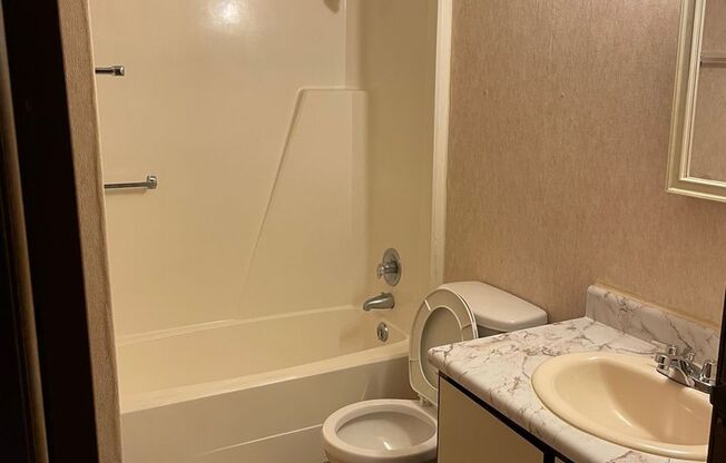 1 bed, 1 bath, $1,095, Unit 906