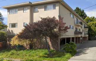 Modern Top Floor Condo, Newly Remodeled -Upgraded kitchen and bathroom