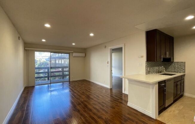 1 bed, 1 bath, 566 sqft, $2,050, Unit 260