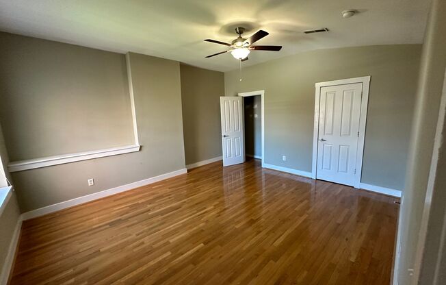 3 beds, 1.5 baths, 1,088 sqft, $1,700, Unit Unit 4R