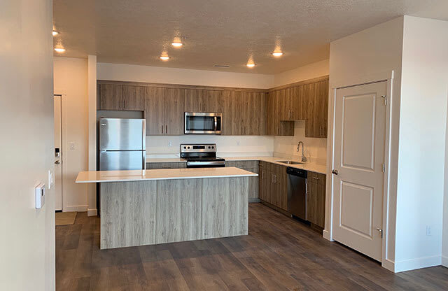 Fully Furnished Kitchen at Foothill Lofts Apartments & Townhomes, Logan