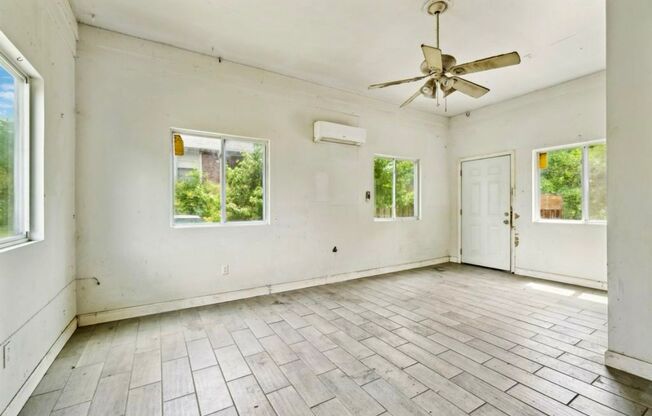 Very large 4 or 5 bedroom ranch in Donelson, TN. Best location.