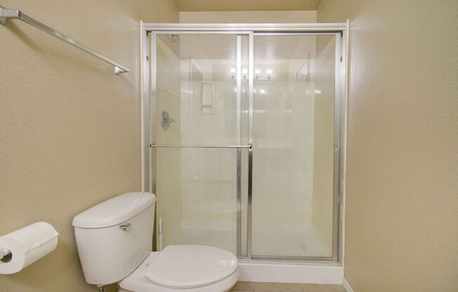3 beds, 2 baths, 1,248 sqft, $2,400, Unit 1223