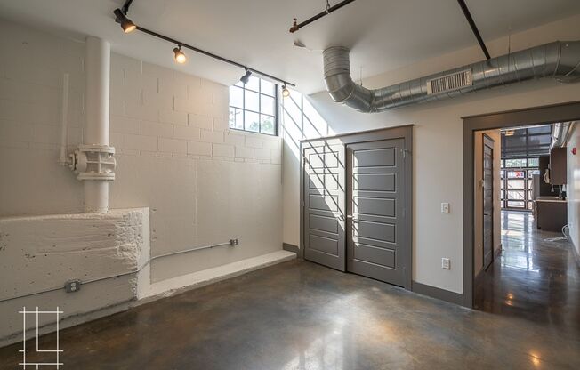 2 beds, 2 baths, $2,300, Unit 727 N. 4th St. Apt. 101