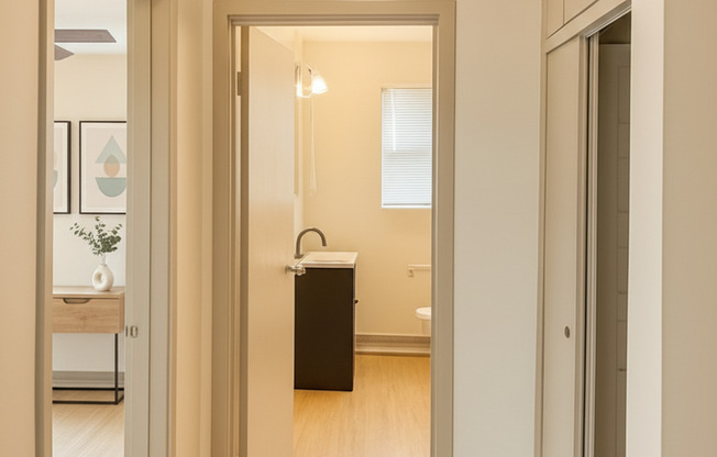 1 bed, 1 bath, 600 sqft, $1,040, Unit 260-1