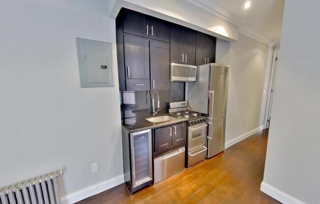 3 W 103 ST