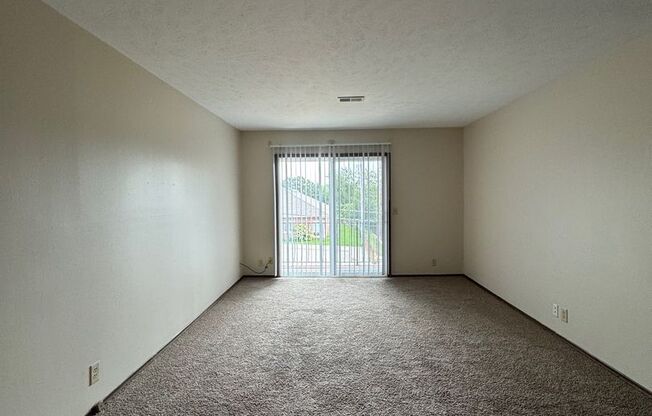 2 beds, 1 bath, 950 sqft, $875, Unit #7