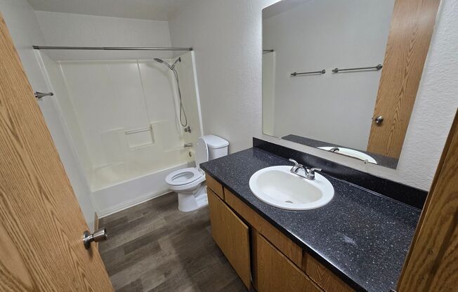 2 beds, 1 bath, 875 sqft, $1,325, Unit 127-33