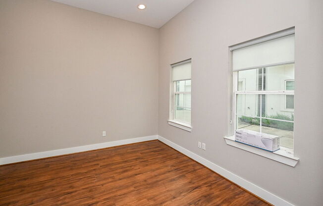 955 W 24 ST