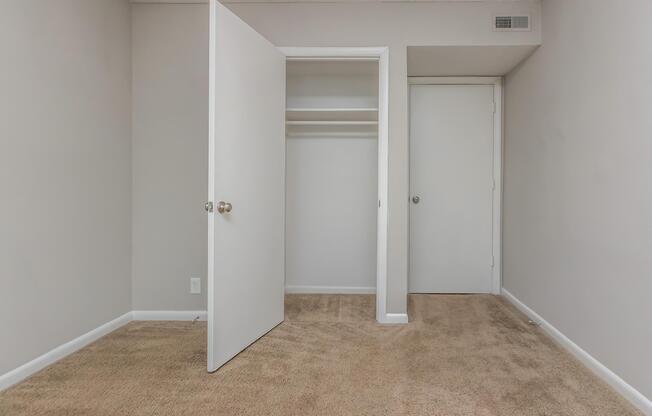 2 beds, 1 bath, 950 sqft, $1,250