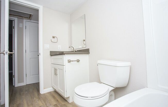 2 beds, 1 bath, 900 sqft, $1,390, Unit 25