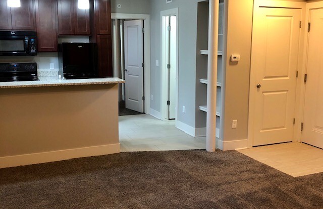 1 bed, 1 bath, 622 sqft, $970, Unit M-001