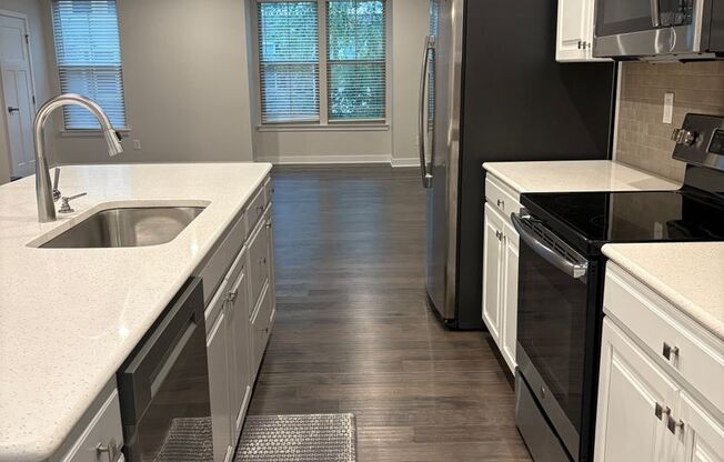 3BR 2.5 BA townhome with all the builder options in a great location in Oakhurst