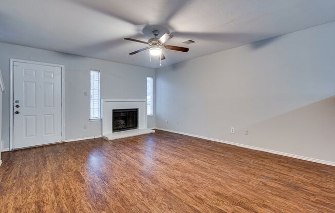 River Crossing Towne Home - Near Downtown / Hip East 6th - 2BD/2.5BA - Updated - 2 Story - $1595