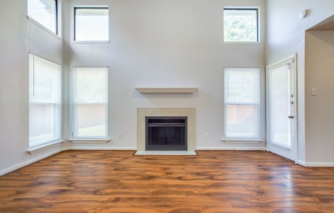 Open Concept Living 3BD/2.5BA in Mesquite!